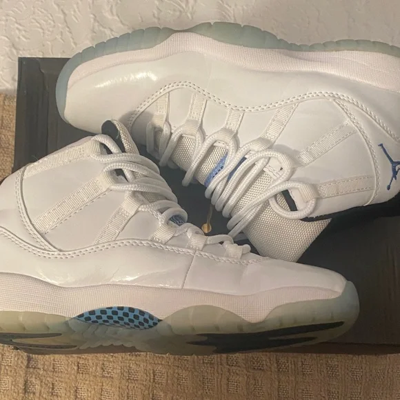 Jordan women White and Blue Sneakers - Picture 3 of 5